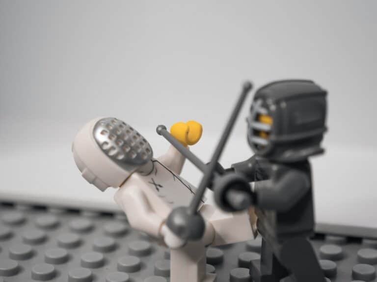 Fencing Lego figures